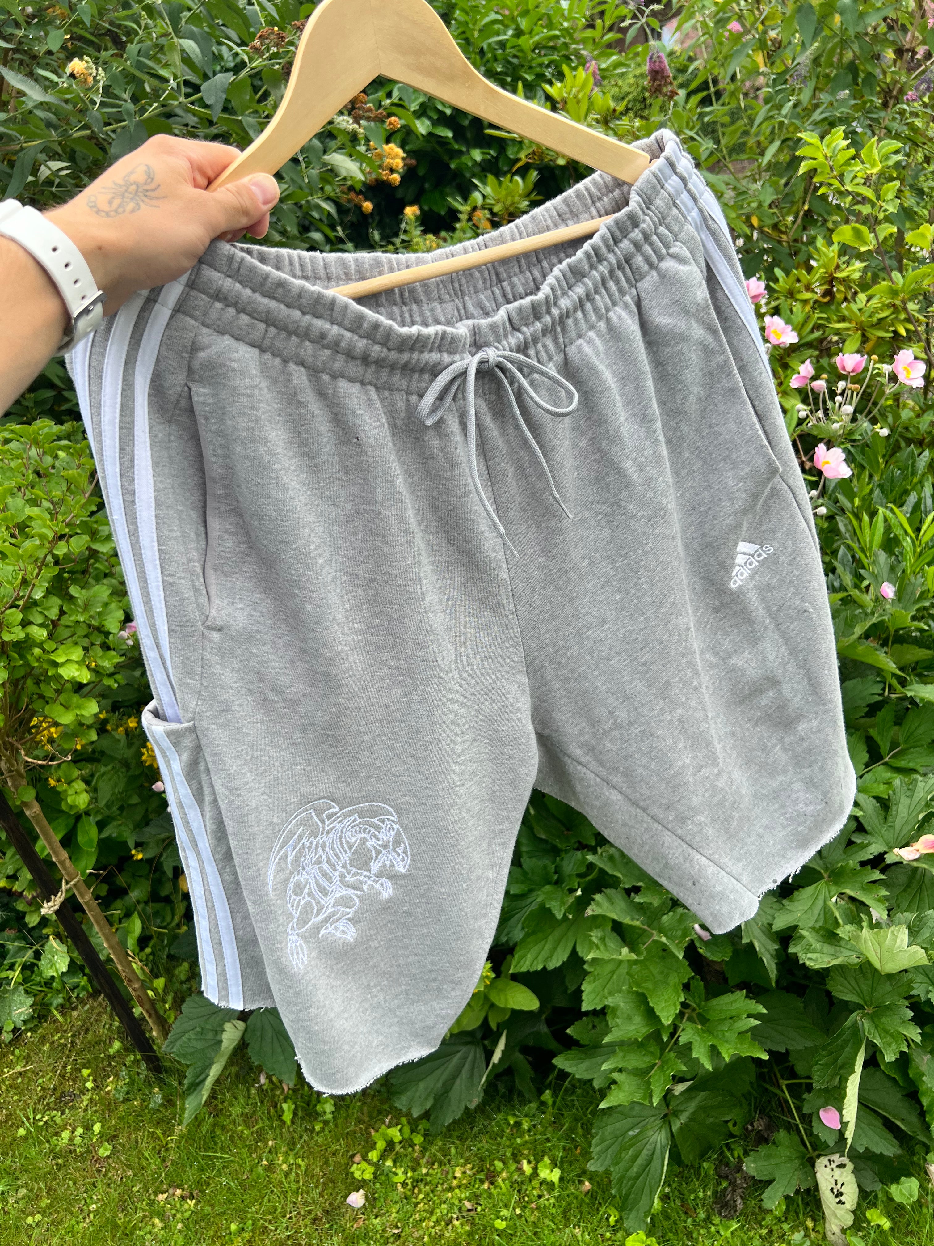 Graue Short - Yu-Gi-Oh!